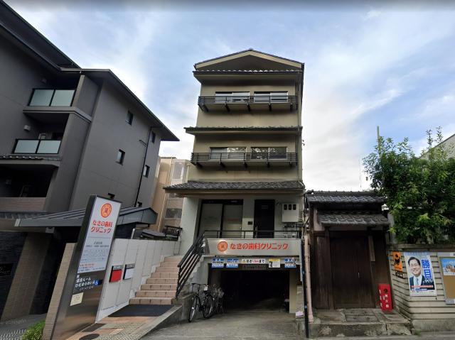 京都市上京区烏丸通今出川下る梅屋町